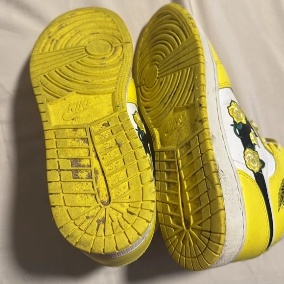 Nike Yellow and White Sneakers - Picture 4 of 4